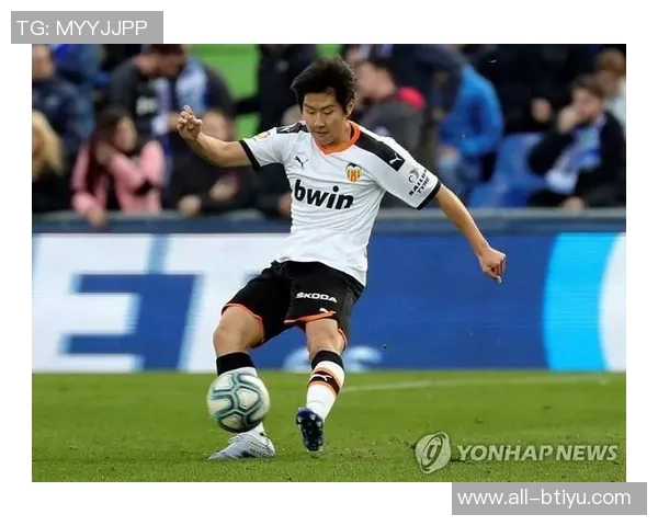 维纳尔杜姆轻松突破防线巧妙破门助球队逆转局势